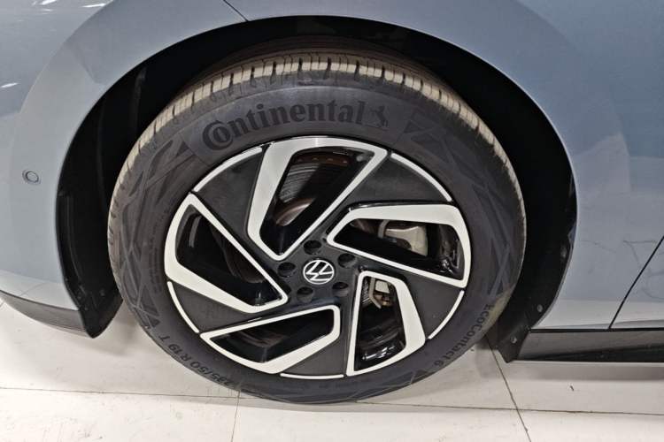 Used Volkswagen ID.7 VIZZION 2024 PRO Model Left Front Wheel Hub