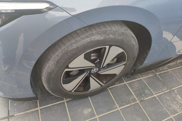 Used Volkswagen ID.7 VIZZION 2024 AIR model Left Front Wheel Hub