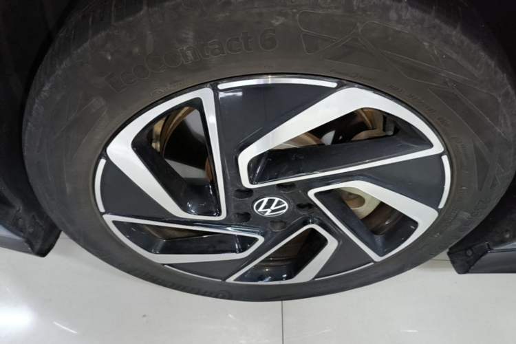 Used Volkswagen ID.7 VIZZION 2024 PRO Model Left Front Wheel Hub