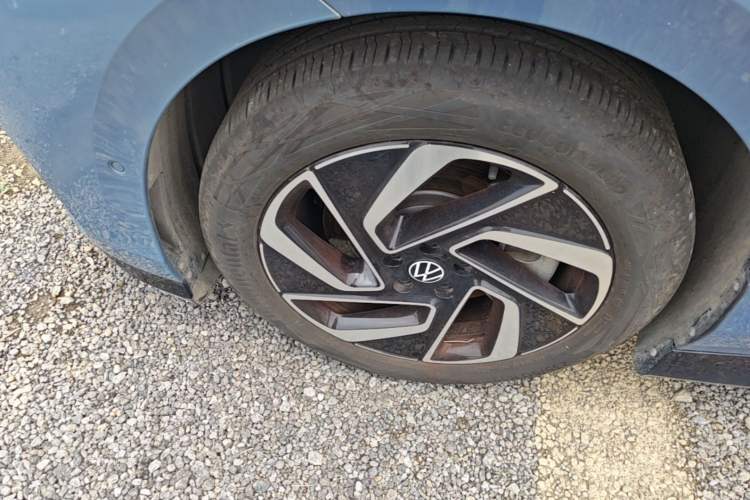 Used Volkswagen ID.7 VIZZION 2024 PRO Model Left Front Wheel Hub