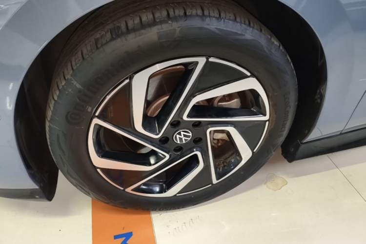 Used Volkswagen ID.7 VIZZION 2024 PRO Model Left Front Wheel Hub