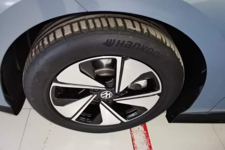 Used Volkswagen ID.7 VIZZION 2024 AIR model Left Front Wheel Hub
