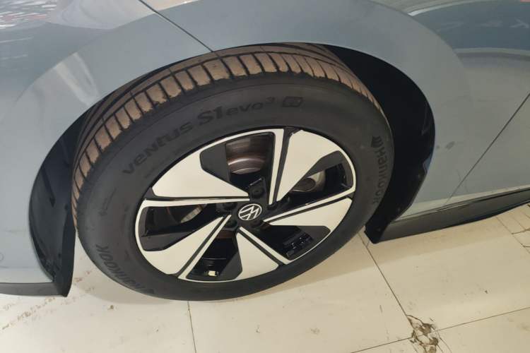 Used Volkswagen ID.7 VIZZION 2024 AIR model Left Front Wheel Hub