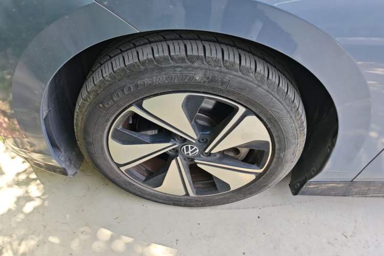Used Volkswagen ID.7 VIZZION 2024 AIR model Left Front Wheel Hub