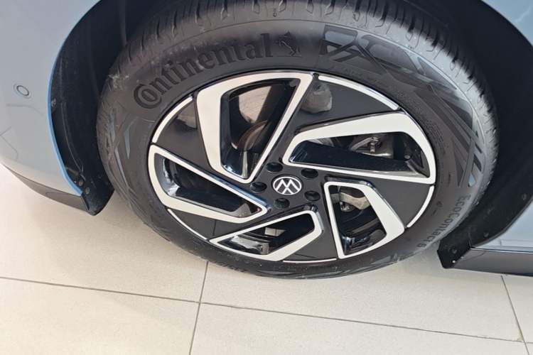 Used Volkswagen ID.7 VIZZION 2024 PRO Model Left Front Wheel Hub