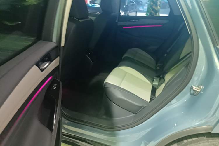 Used Volkswagen ID.7 VIZZION 2024 AIR model Left Rear Seat