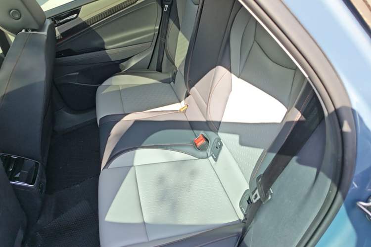 Used Volkswagen ID.7 VIZZION 2024 AIR model Left Rear Seat