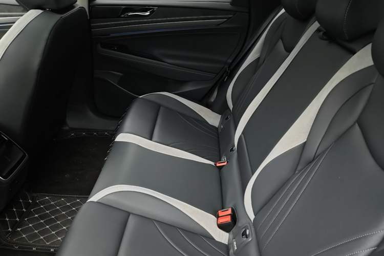 Used Volkswagen ID.7 VIZZION 2024 First Edition Left Rear Seat