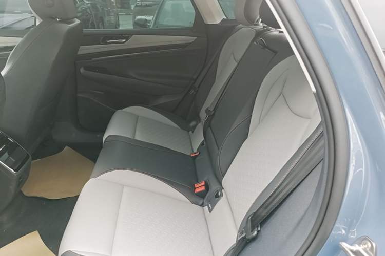 Used Volkswagen ID.7 VIZZION 2024 AIR model Left Rear Seat