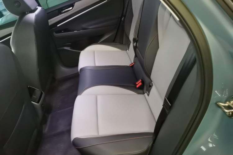 Used Volkswagen ID.7 VIZZION 2024 AIR model Left Rear Seat