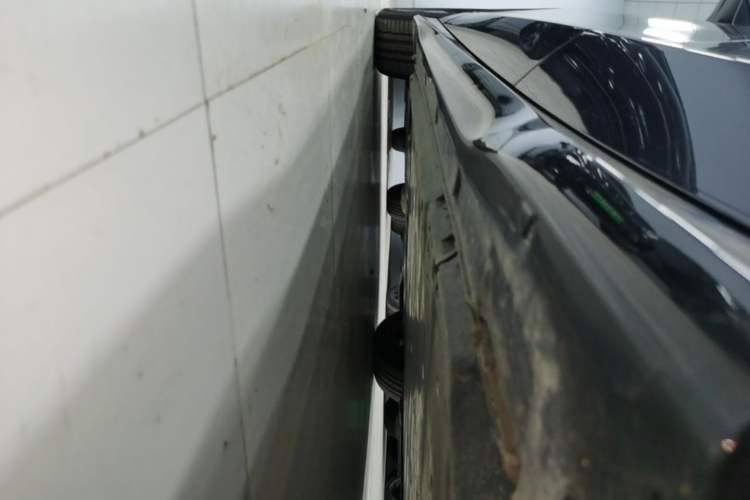 Used Volkswagen ID.7 VIZZION 2024 AIR model Left Side Sill