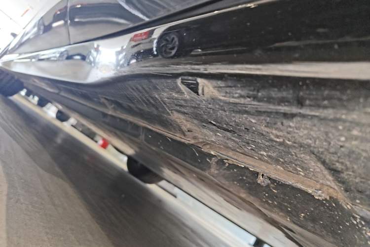Used Volkswagen ID.7 VIZZION 2024 AIR model Left Side Sill