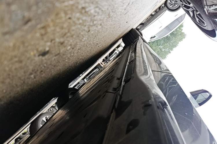 Used Volkswagen ID.7 VIZZION 2024 First Edition Left Side Sill