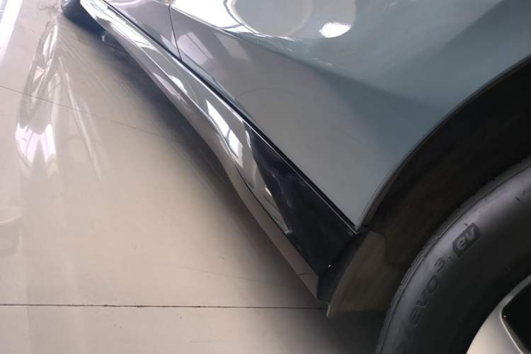 Used Volkswagen ID.7 VIZZION 2024 AIR model Left Side Sill