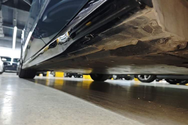Used Volkswagen ID.7 VIZZION 2024 First Edition Left Side Sill