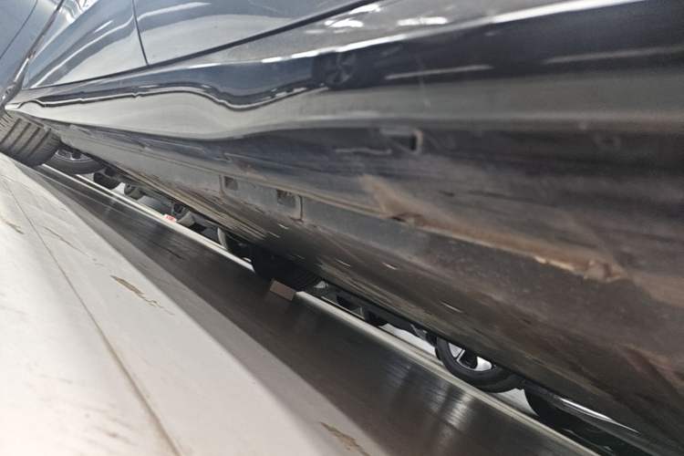 Used Volkswagen ID.7 VIZZION 2024 PRO Model Left Side Sill
