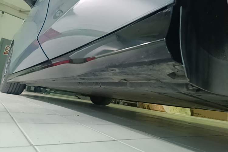 Used Volkswagen ID.7 VIZZION 2024 First Edition Left Side Sill