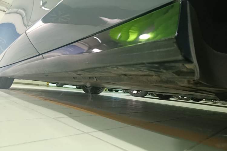 Used Volkswagen ID.7 VIZZION 2024 AIR model Left Side Sill