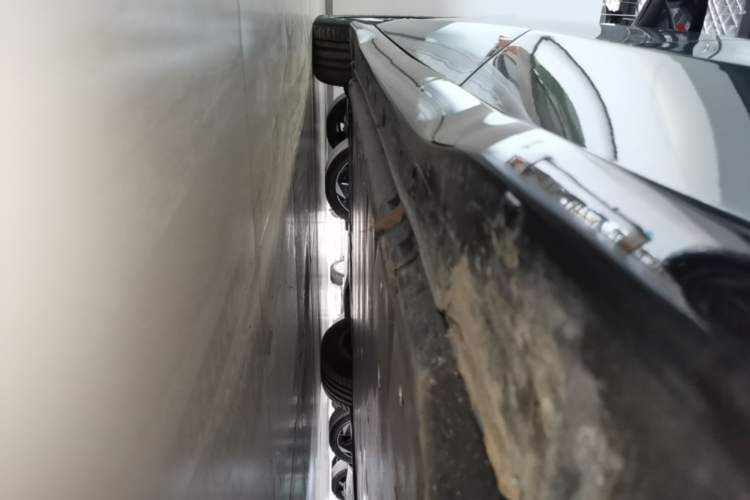 Used Volkswagen ID.7 VIZZION 2024 AIR model Left Side Sill