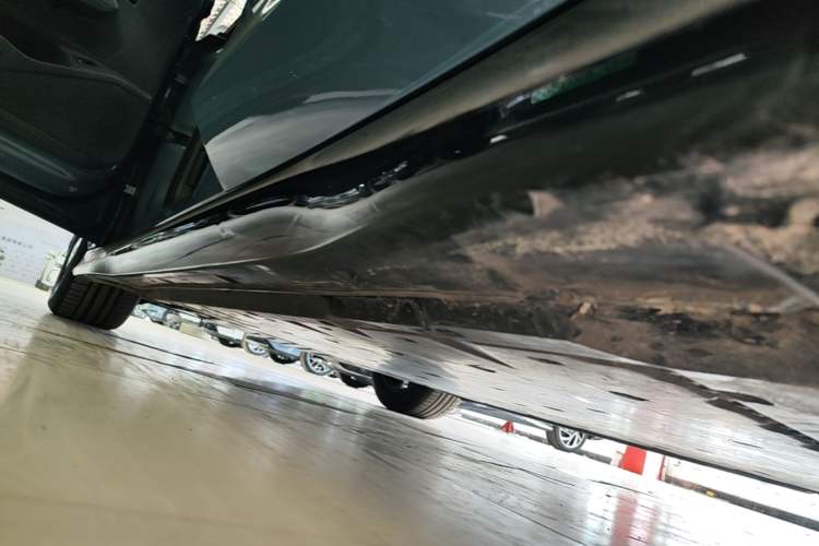 Used Volkswagen ID.7 VIZZION 2024 AIR model Left Side Sill