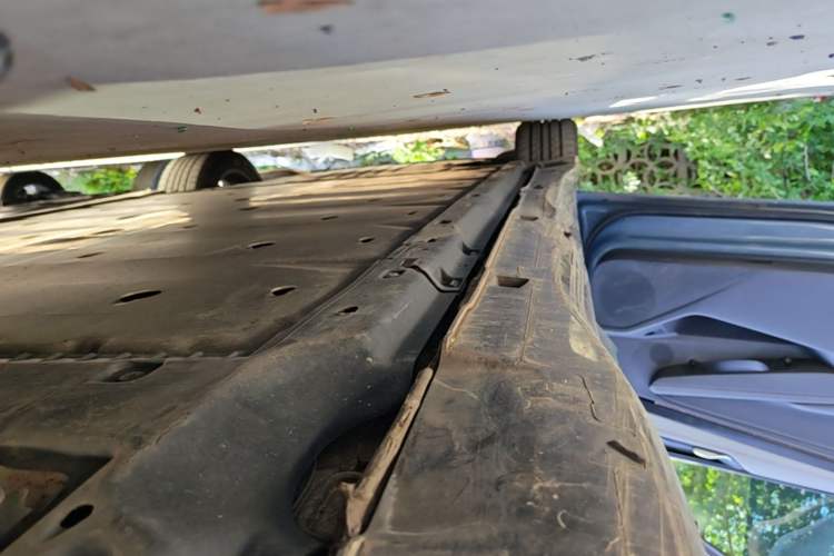 Used Volkswagen ID.7 VIZZION 2024 AIR model Left Side Sill