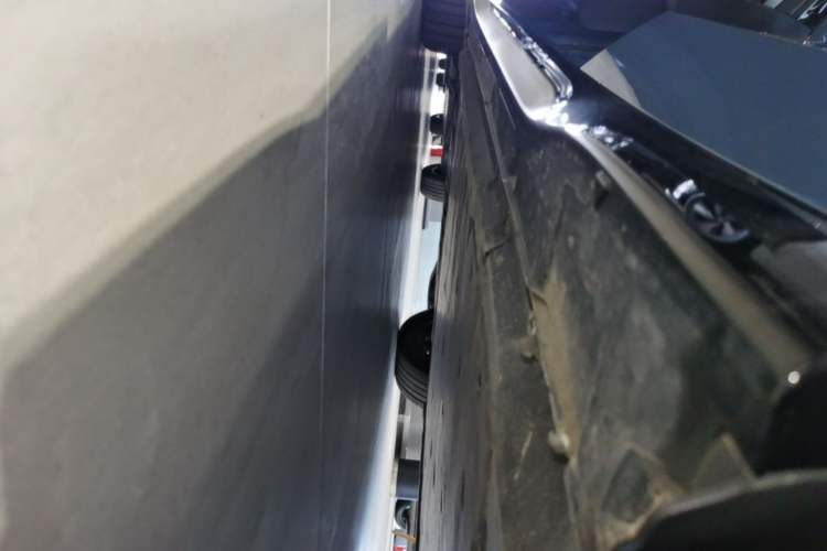 Used Volkswagen ID.7 VIZZION 2024 First Edition Left Side Sill