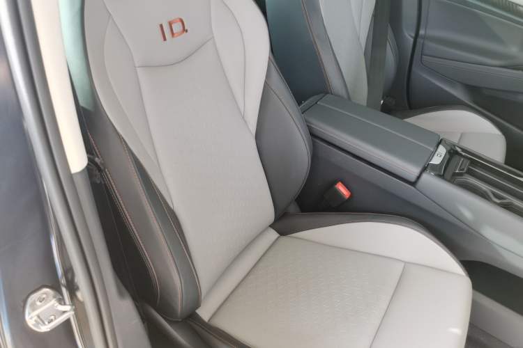 Used Volkswagen ID.7 VIZZION 2024 AIR model Right Front Seat