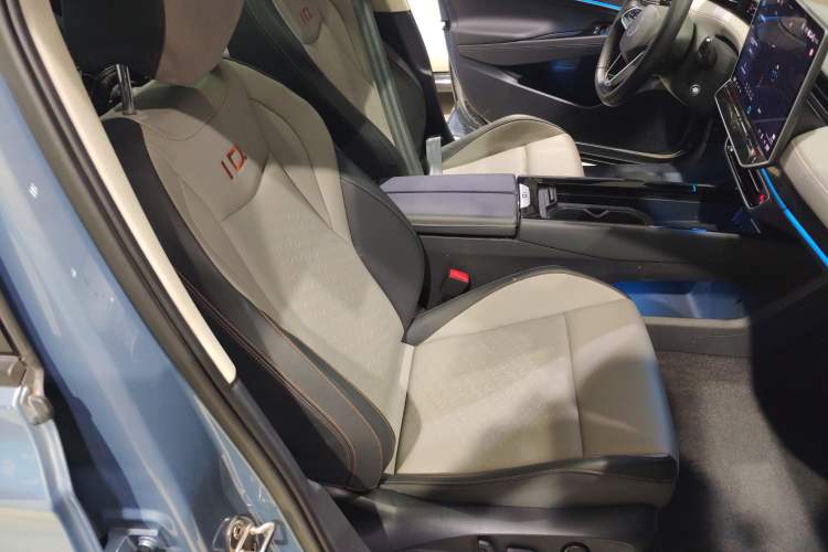 Used Volkswagen ID.7 VIZZION 2024 AIR model Right Front Seat