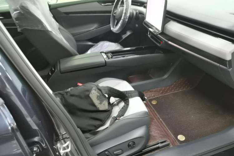 Used Volkswagen ID.7 VIZZION 2024 AIR model Right Front Seat