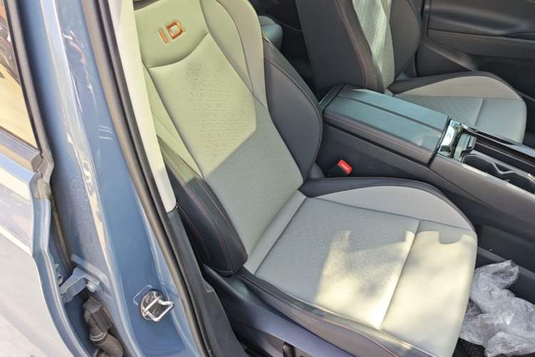 Used Volkswagen ID.7 VIZZION 2024 AIR model Right Front Seat