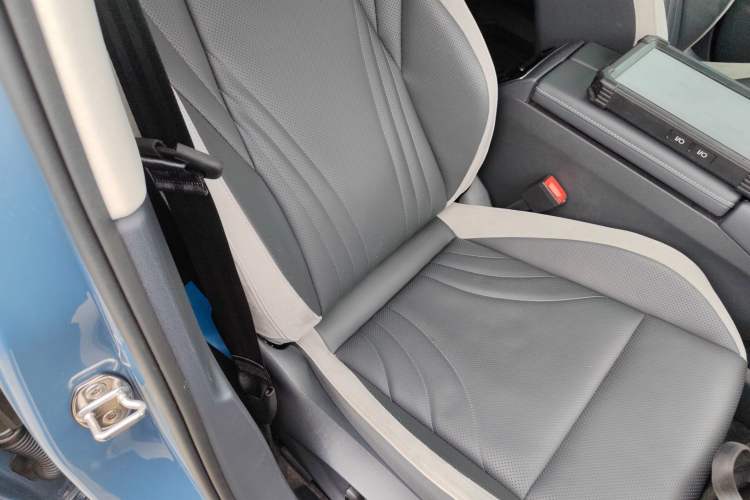 Used Volkswagen ID.7 VIZZION 2024 First Edition Right Front Seat
