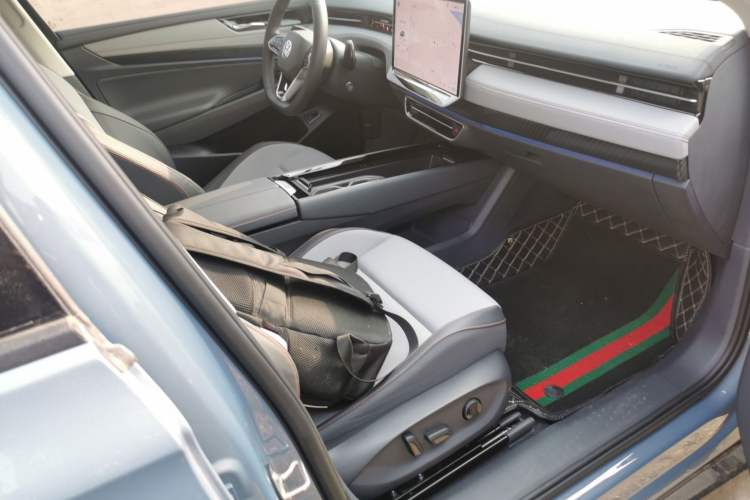 Used Volkswagen ID.7 VIZZION 2024 AIR model Right Front Seat