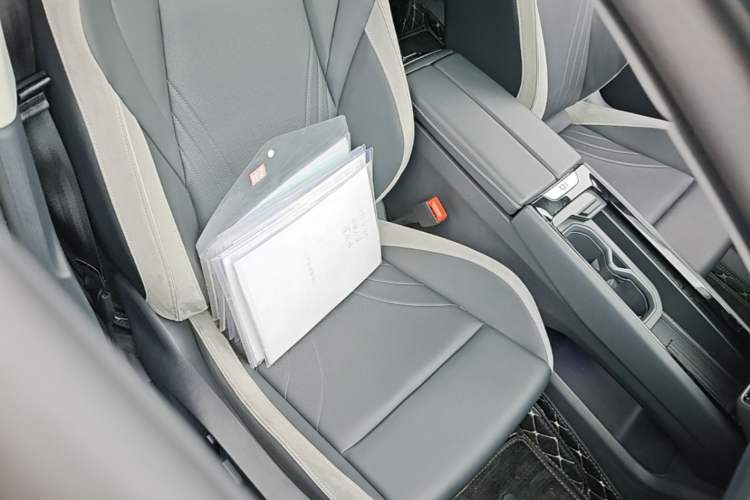 Used Volkswagen ID.7 VIZZION 2024 First Edition Right Front Seat