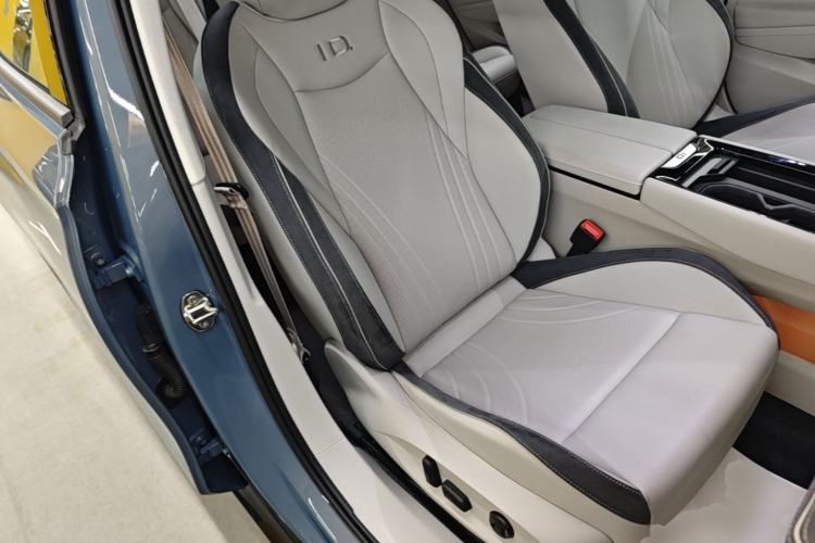 Used Volkswagen ID.7 VIZZION 2024 First Edition Right Front Seat