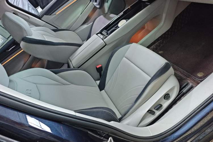 Used Volkswagen ID.7 VIZZION 2024 First Edition Right Front Seat