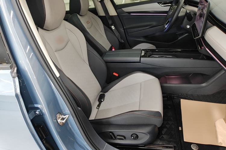 Used Volkswagen ID.7 VIZZION 2024 AIR model Right Front Seat