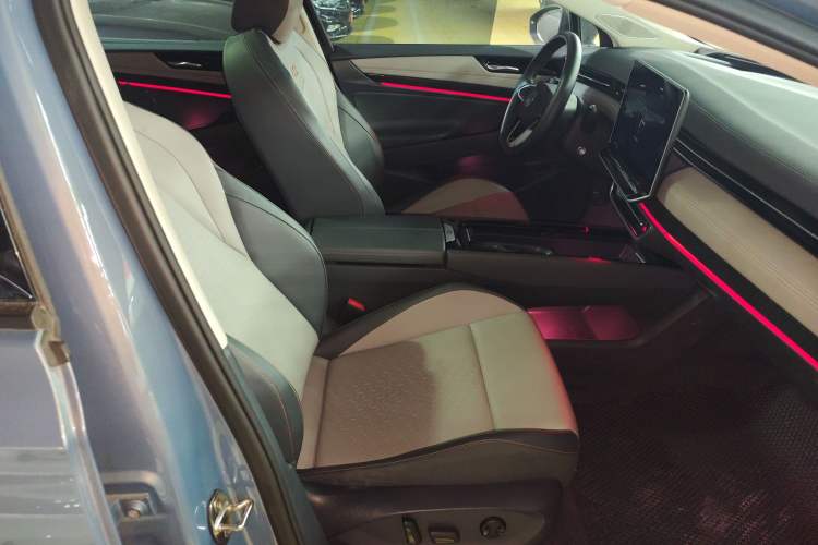 Used Volkswagen ID.7 VIZZION 2024 AIR model Right Front Seat