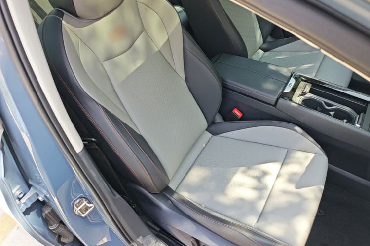 Used Volkswagen ID.7 VIZZION 2024 AIR model Right Front Seat