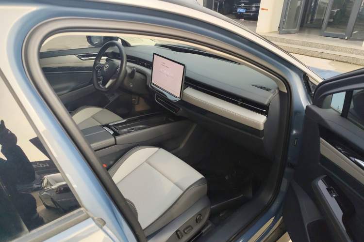 Used Volkswagen ID.7 VIZZION 2024 AIR model Right Front Seat