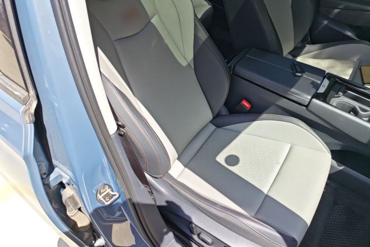 Used Volkswagen ID.7 VIZZION 2024 AIR model Right Front Seat