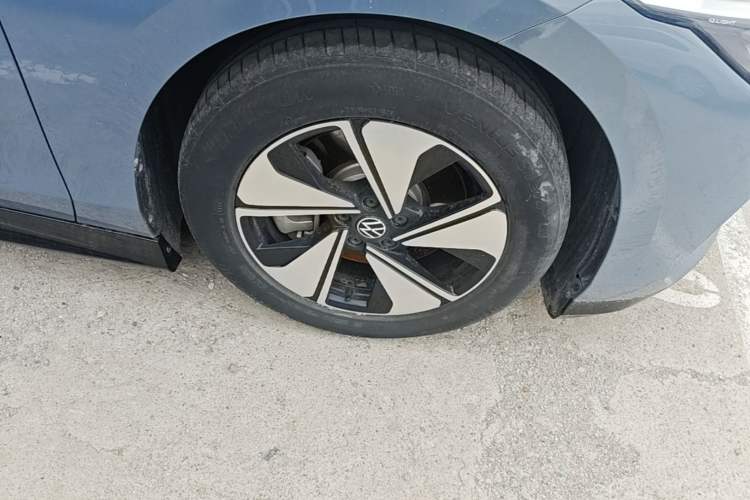 Used Volkswagen ID.7 VIZZION 2024 AIR model Right Front Wheel Hub