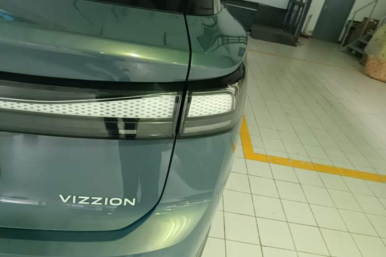 Used Volkswagen ID.7 VIZZION 2024 First Edition Right Rear Taillight