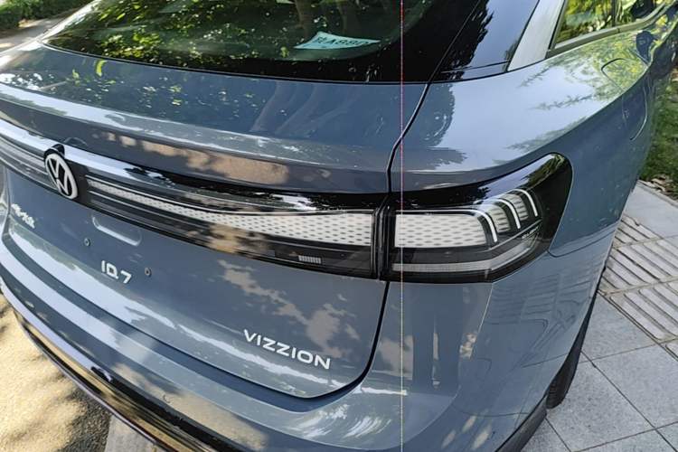 Used Volkswagen ID.7 VIZZION 2024 First Edition Right Rear Taillight