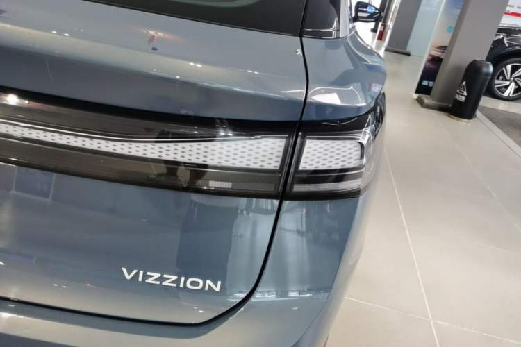 Used Volkswagen ID.7 VIZZION 2024 First Edition Right Rear Taillight