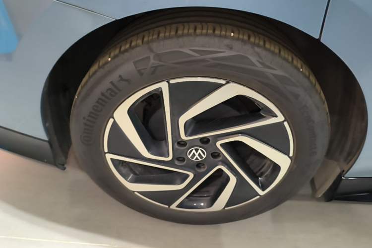 Used Volkswagen ID.7 VIZZION 2024 PRO Model Right Rear Wheel Hub