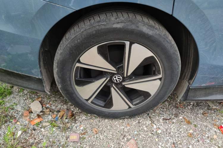 Used Volkswagen ID.7 VIZZION 2024 AIR model Right Rear Wheel Hub