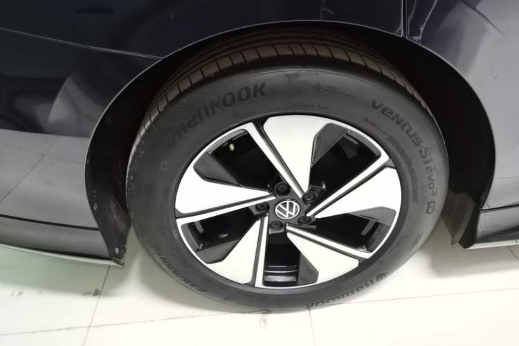 Used Volkswagen ID.7 VIZZION 2024 AIR model Right Rear Wheel Hub
