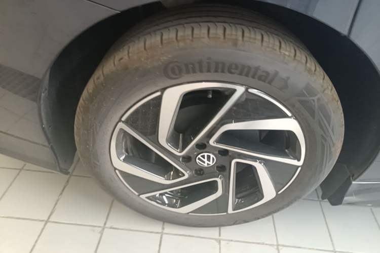Used Volkswagen ID.7 VIZZION 2024 PRO Model Right Rear Wheel Hub