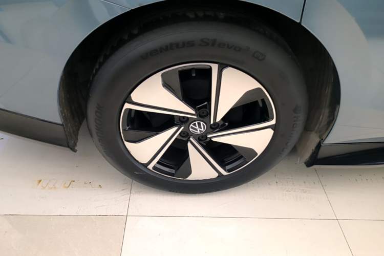 Used Volkswagen ID.7 VIZZION 2024 AIR model Right Rear Wheel Hub