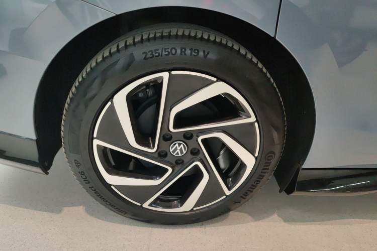 Used Volkswagen ID.7 VIZZION 2024 PRO Model Right Rear Wheel Hub